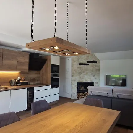 Vikendica Family House *